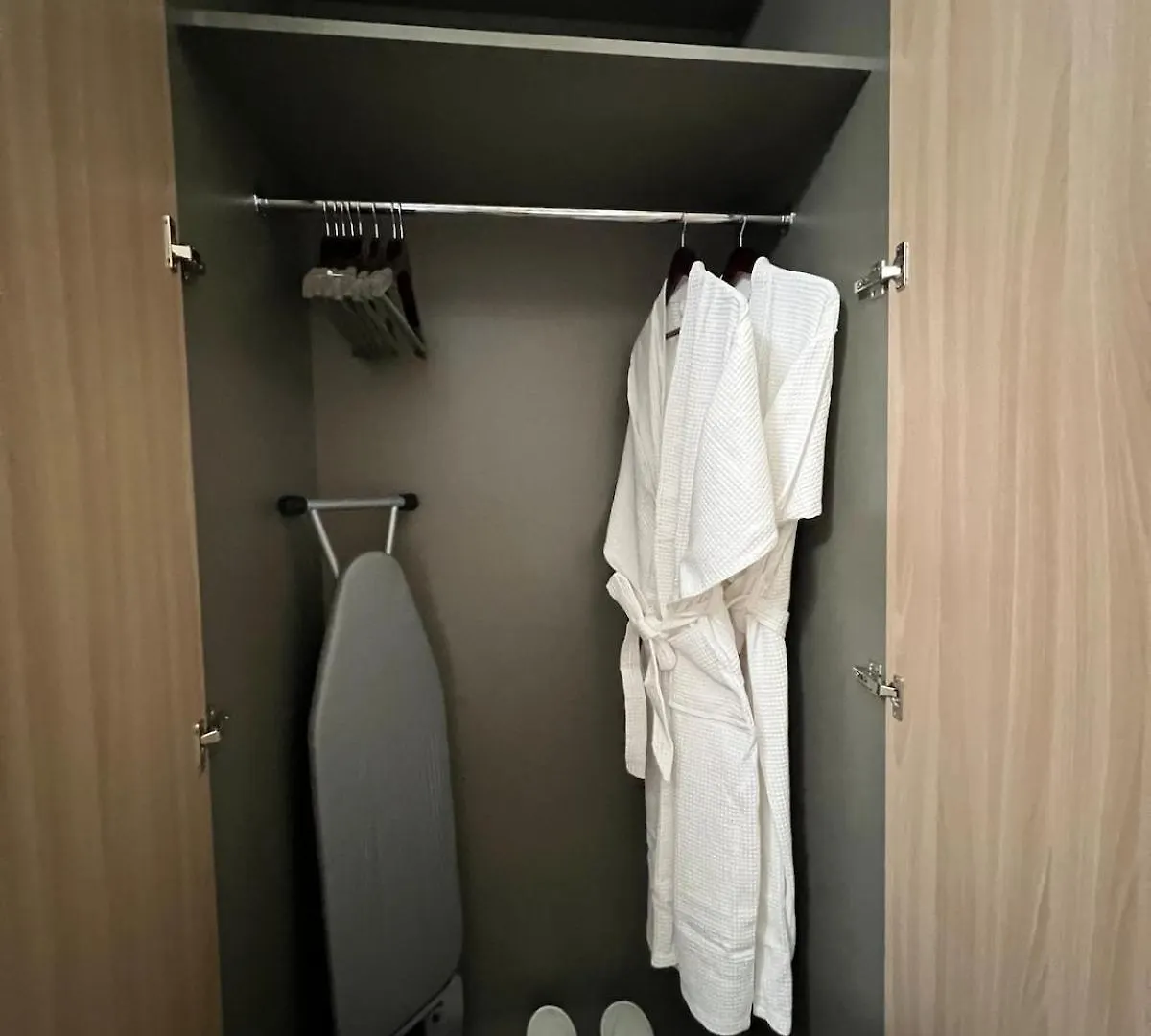 Brand New Studio Near Burj Khalifa & Dubai Mall Apartment